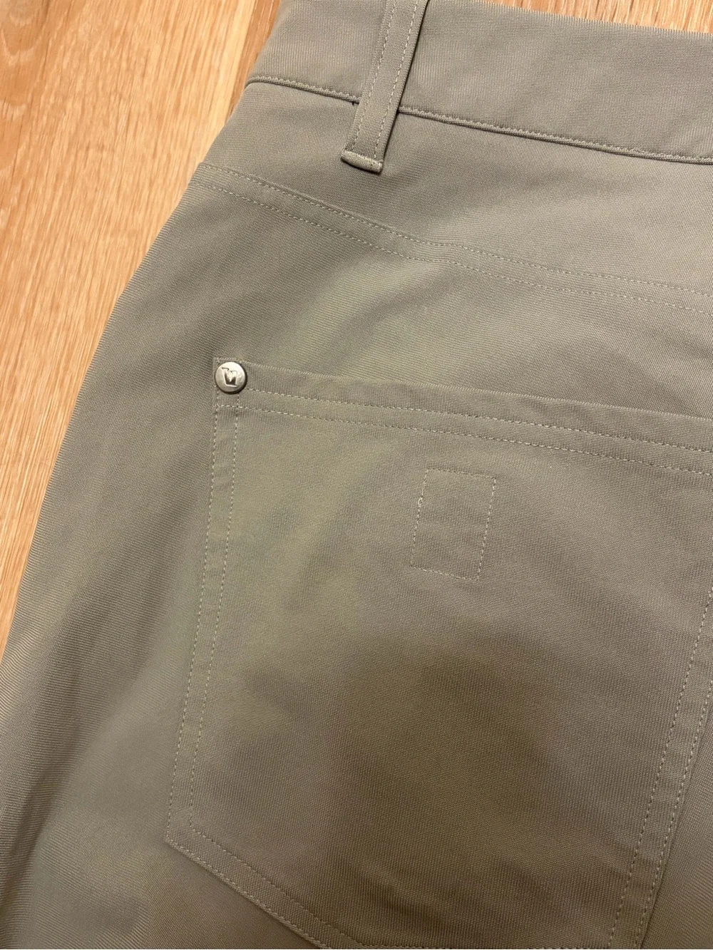 VUORI Meta Pant Men's 30x32 Khaki Gray Athletic Slim Fit Technical 5-Pocket